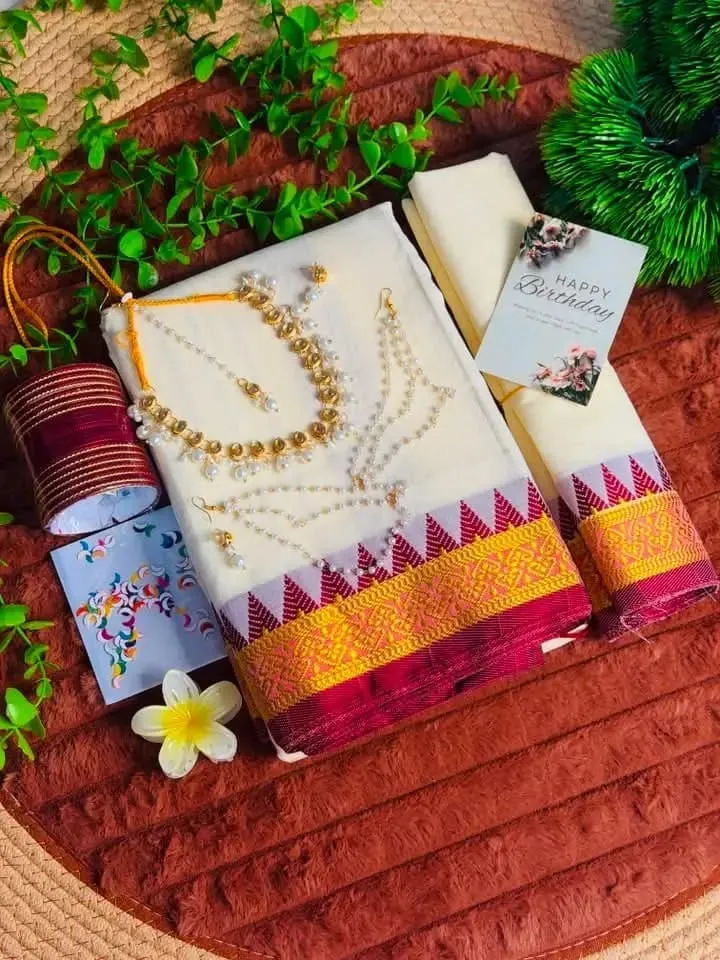 মেরুন শাড়ি কম্বো